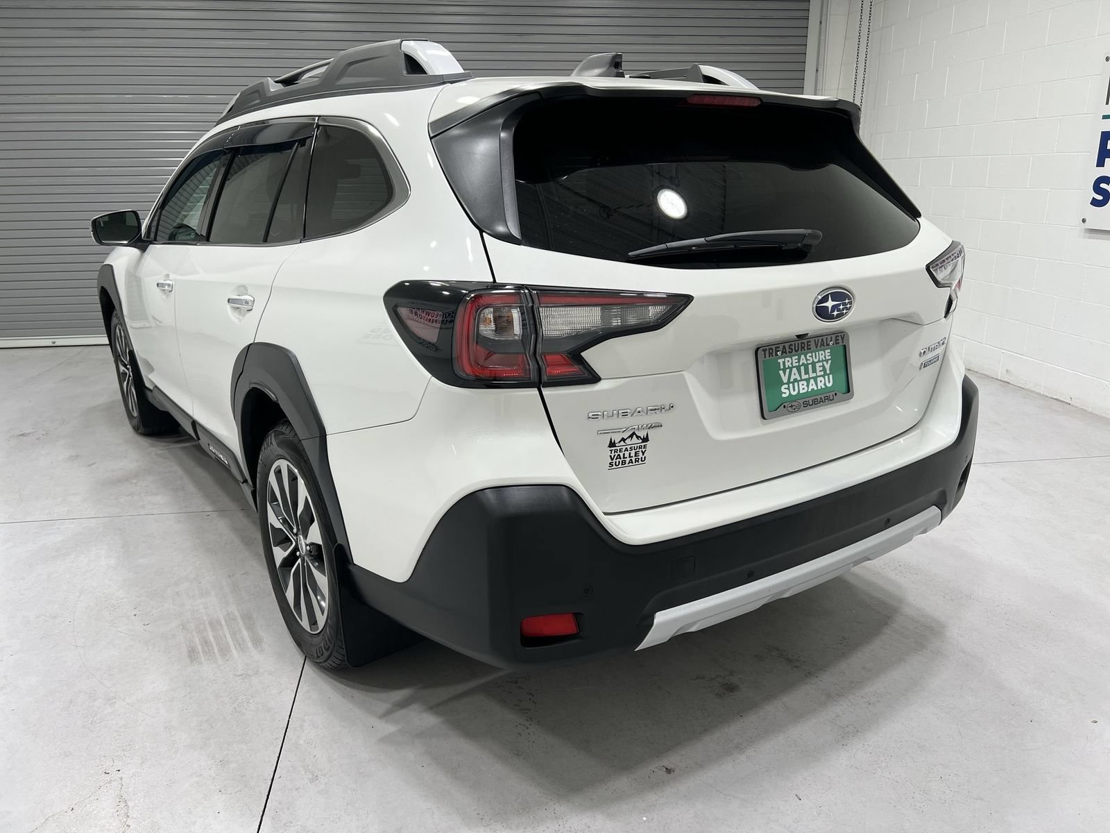 Used 2025 Subaru Outback Touring AWD/4WD image 6