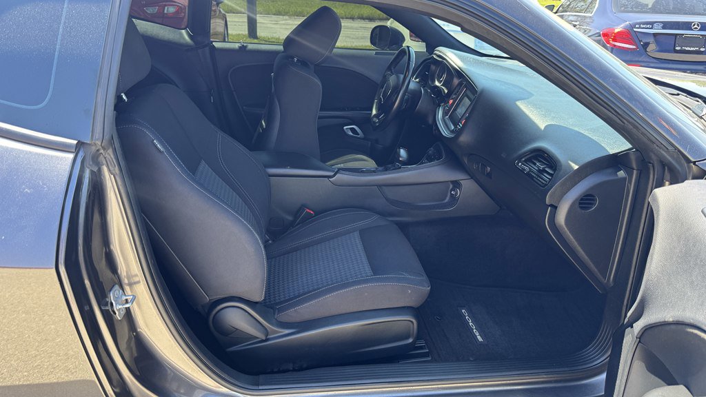 Used 2015 Dodge Challenger SXT RWD image 24