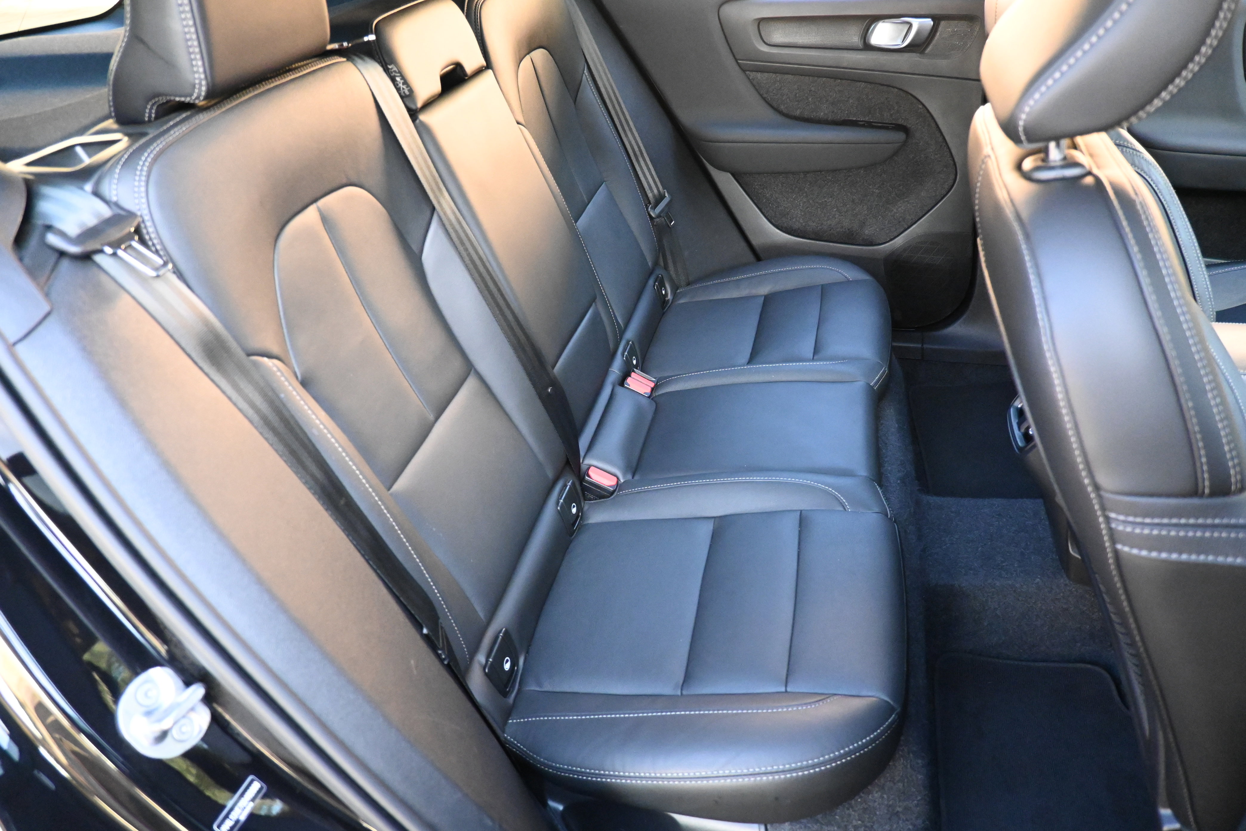 Used 2025 Volvo XC40 B5 Plus image 21