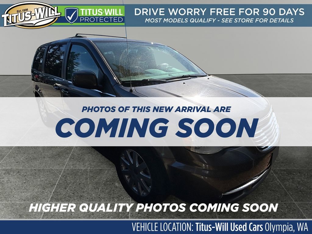 Used 2016 Chrysler Town & Country Touring image 1