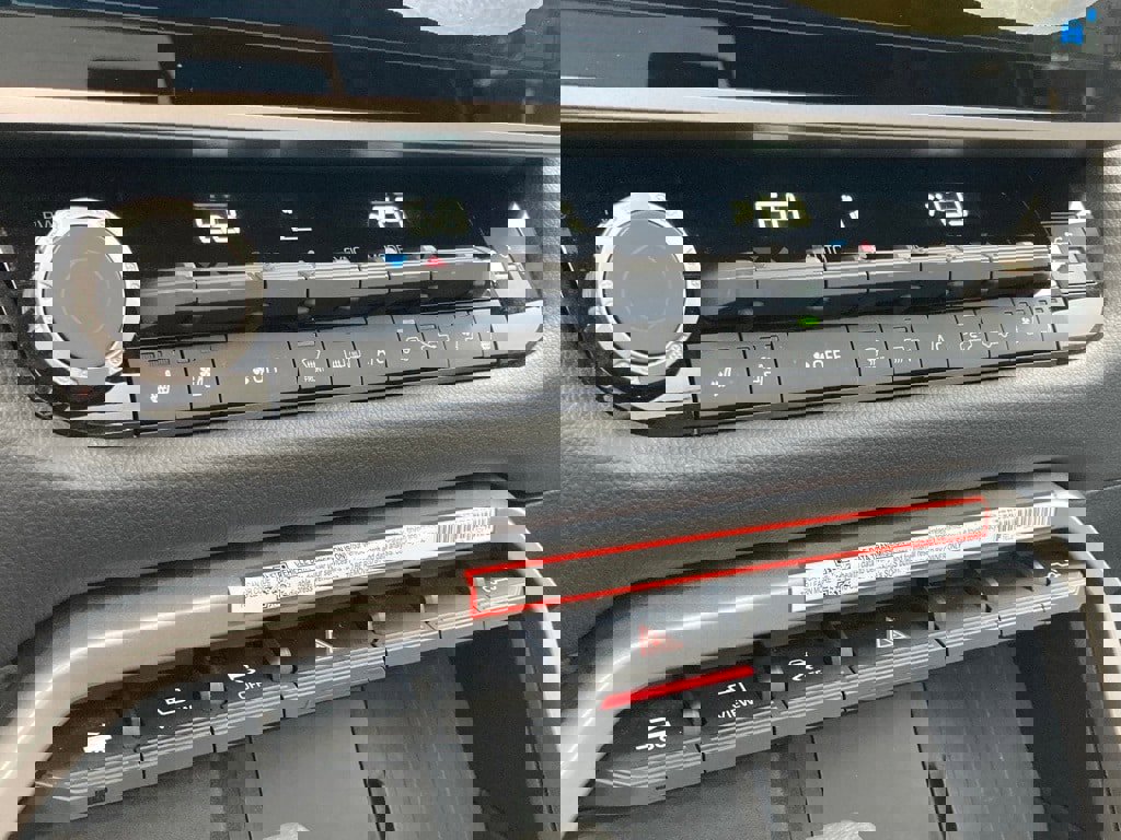 Used 2025 Toyota Tundra Limited image 27