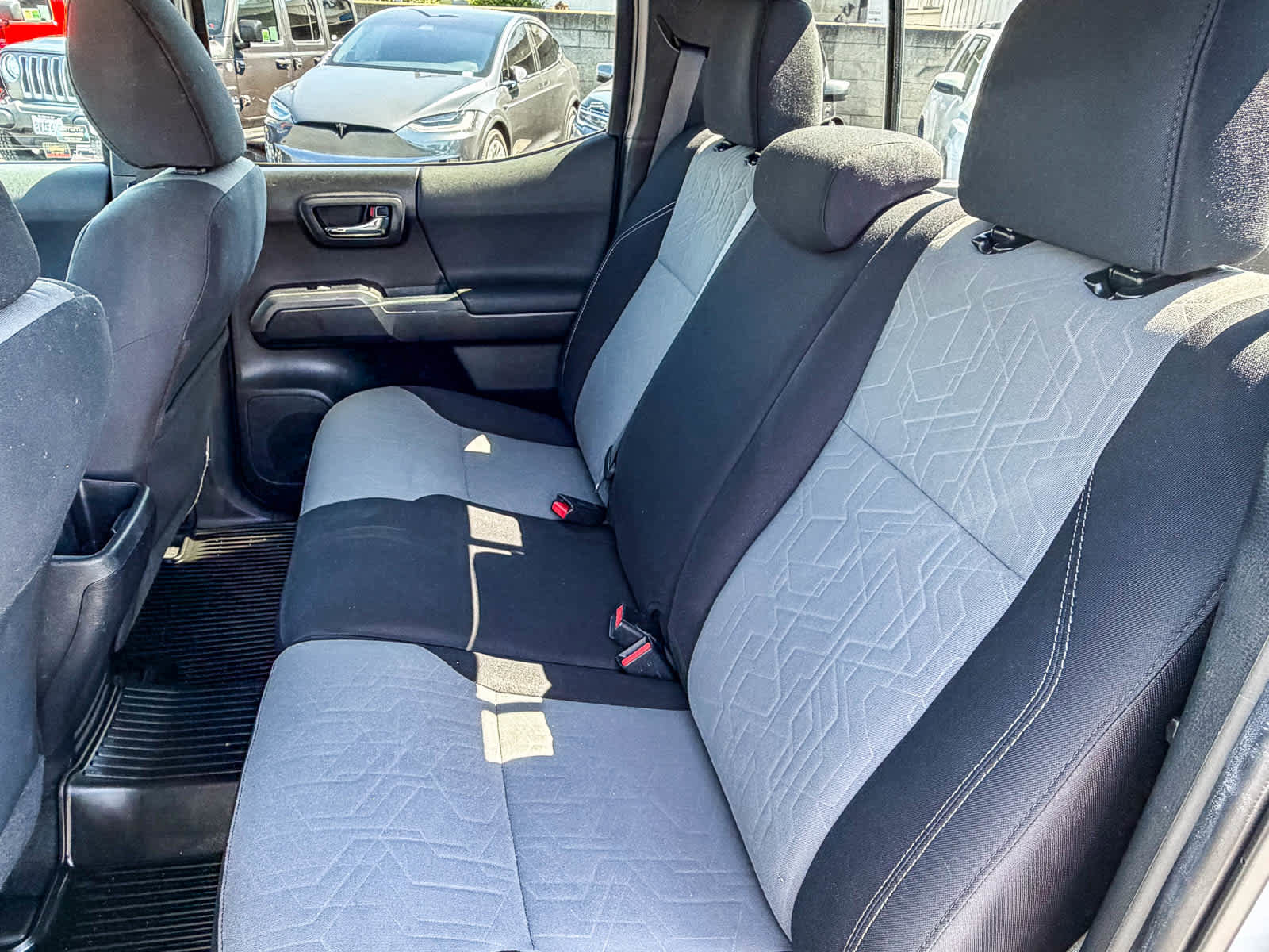 Used 2020 Toyota Tacoma TRD Sport AWD/4WD image 17