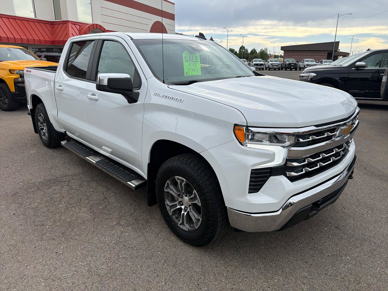 Used 2022 Chevrolet Silverado 1500 LT AWD/4WD image 2