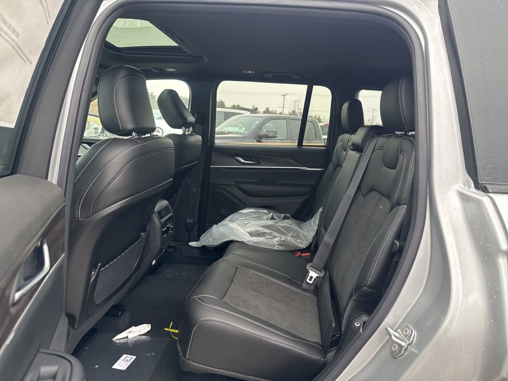 New 2026 Jeep Grand Cherokee Laredo image 24