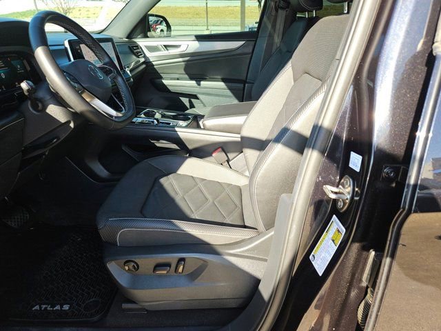 Used 2024 Volkswagen Atlas Cross Sport SE AWD/4WD image 15