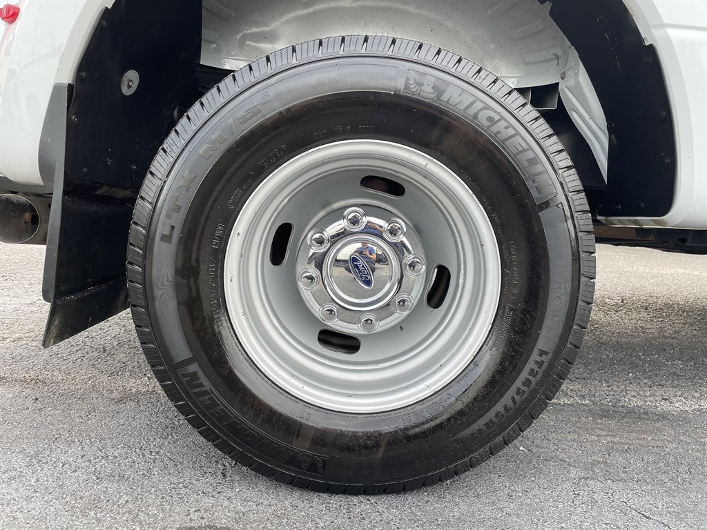 Used 2022 Ford F350 XL w/ Power Equipment Group image 33