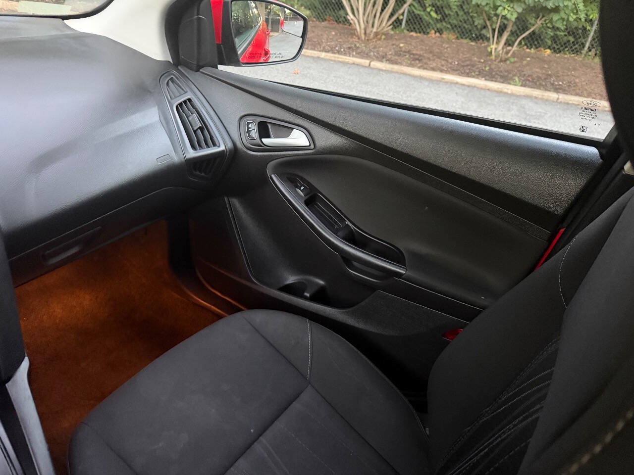 Used 2017 Ford Focus SE FWD image 23