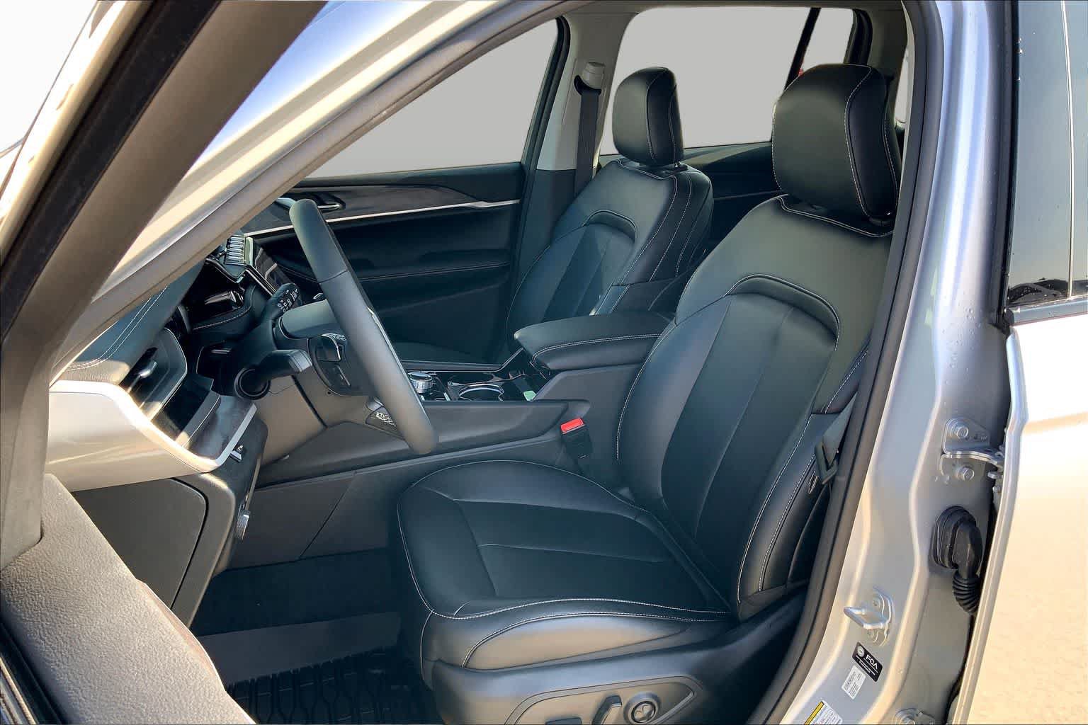 New 2023 Jeep Grand Cherokee 4WD 4xe image 9