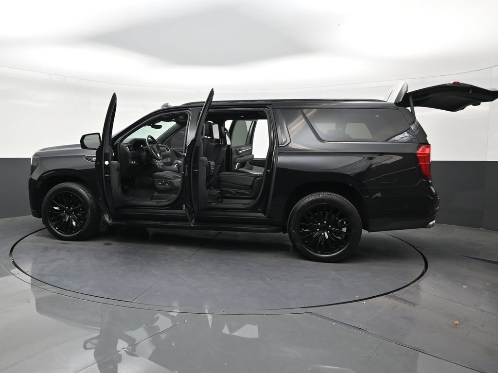 Used 2023 GMC Yukon XL Denali w/ Advanced Technology Package RWD image 30