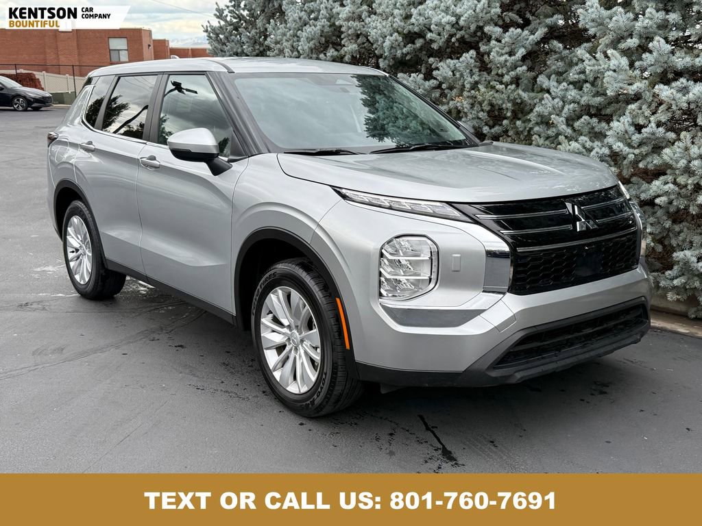 Used 2025 Mitsubishi Outlander ES image 12