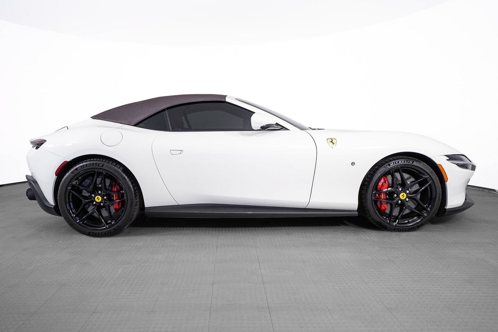 Certified 2025 Ferrari Roma Spider RWD image 46