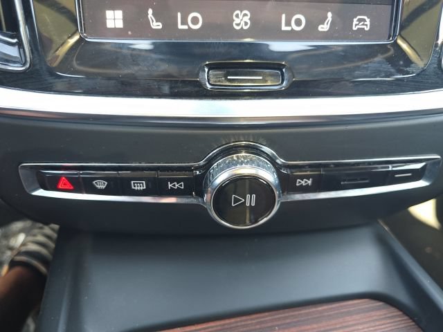 Used 2025 Volvo V60 B5 Cross Country Plus AWD/4WD image 22