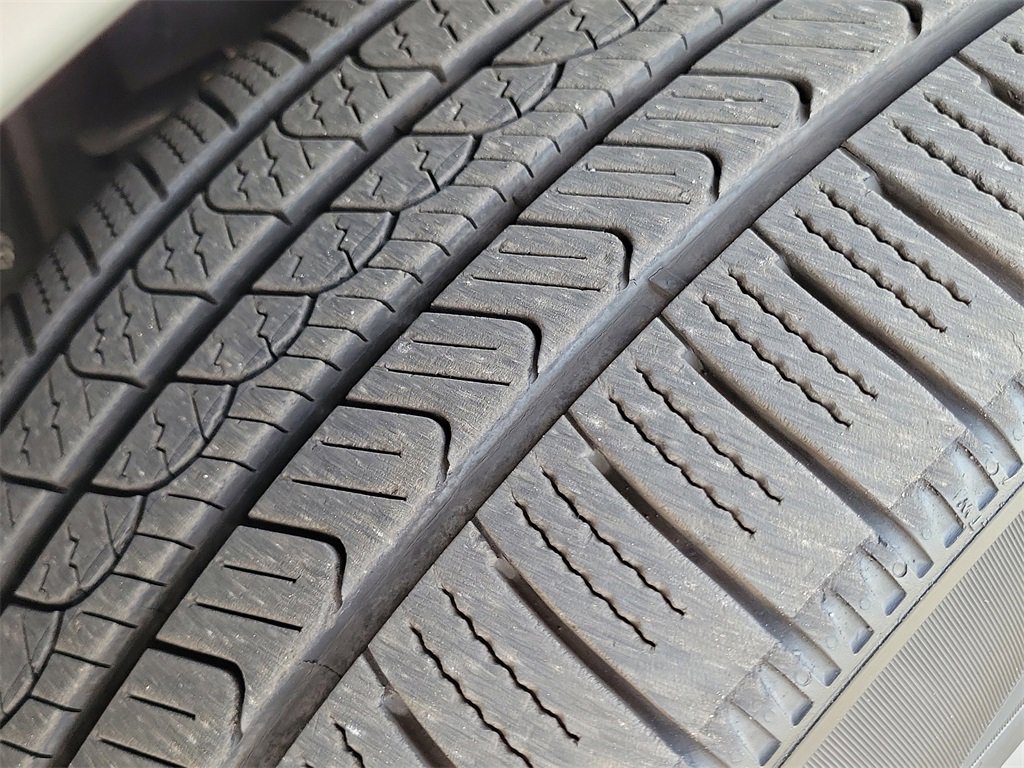 Used 2021 Cadillac Escalade Premium Luxury w/ LPO, Illumination Package image 30