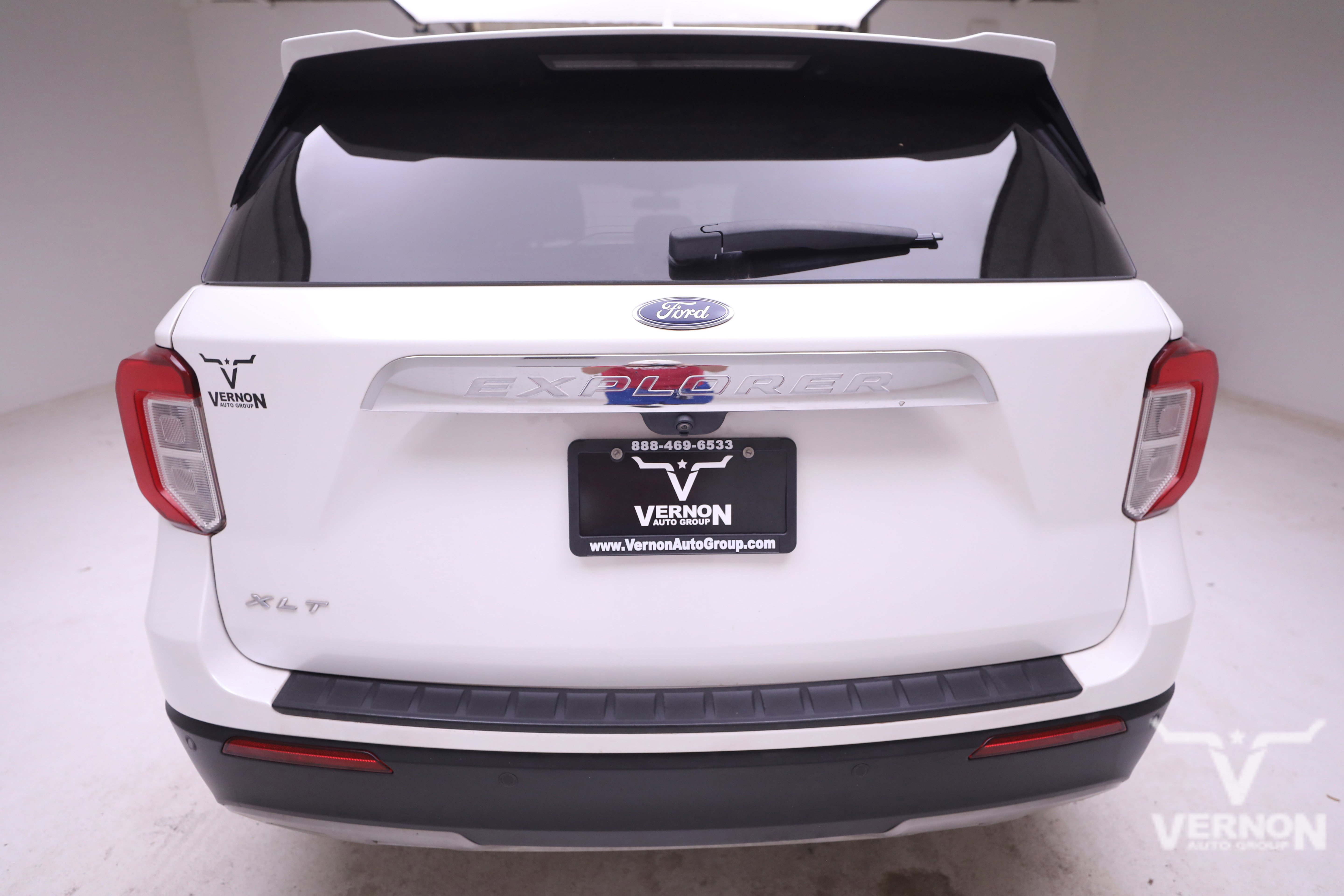 Used 2020 Ford Explorer XLT w/ Equipment Group 202A image 4