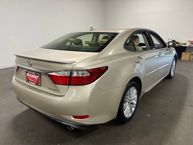 Used 2014 Lexus ES 350 w/ Luxury Package FWD image 3