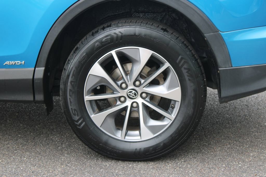 Used 2018 Toyota RAV4 XLE AWD/4WD image 19