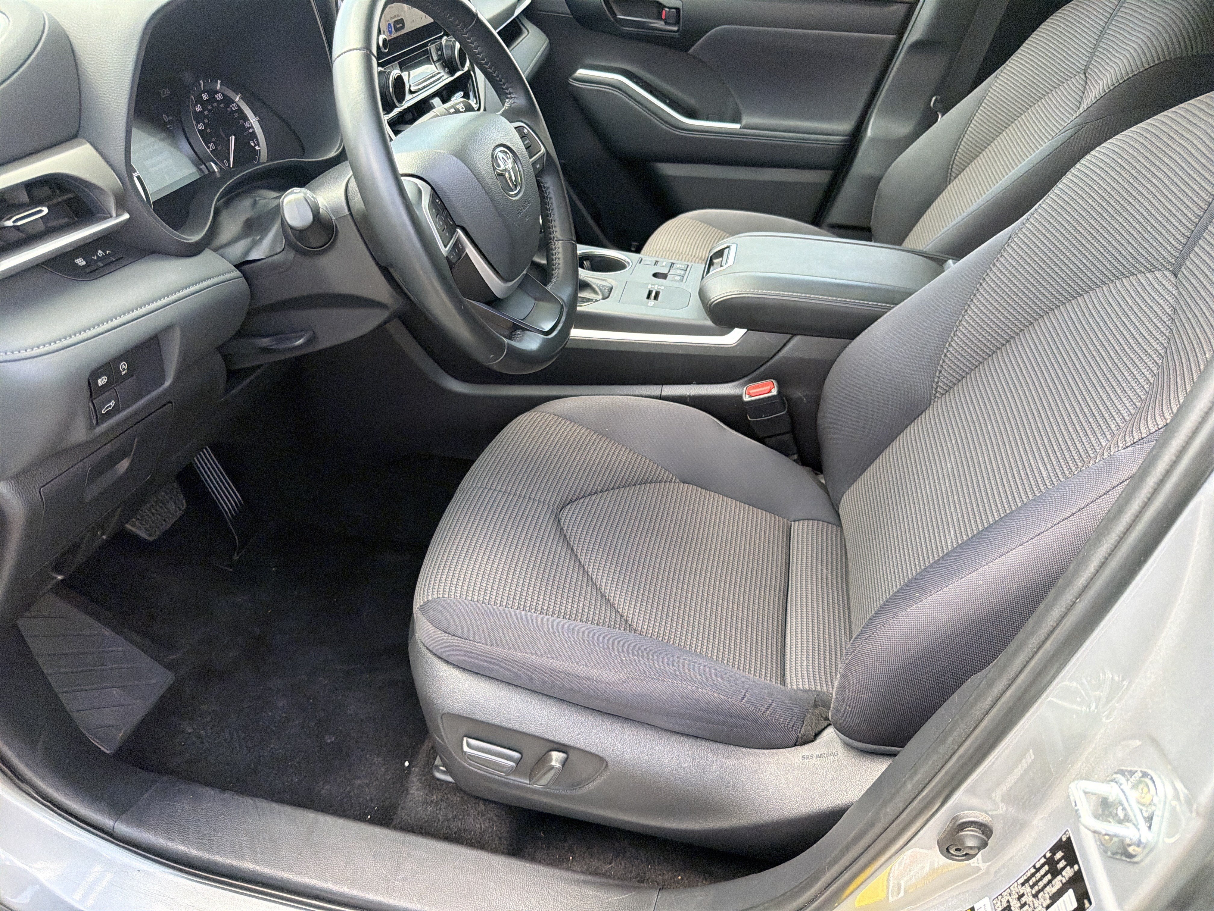 Certified 2025 Toyota Highlander LE FWD image 17