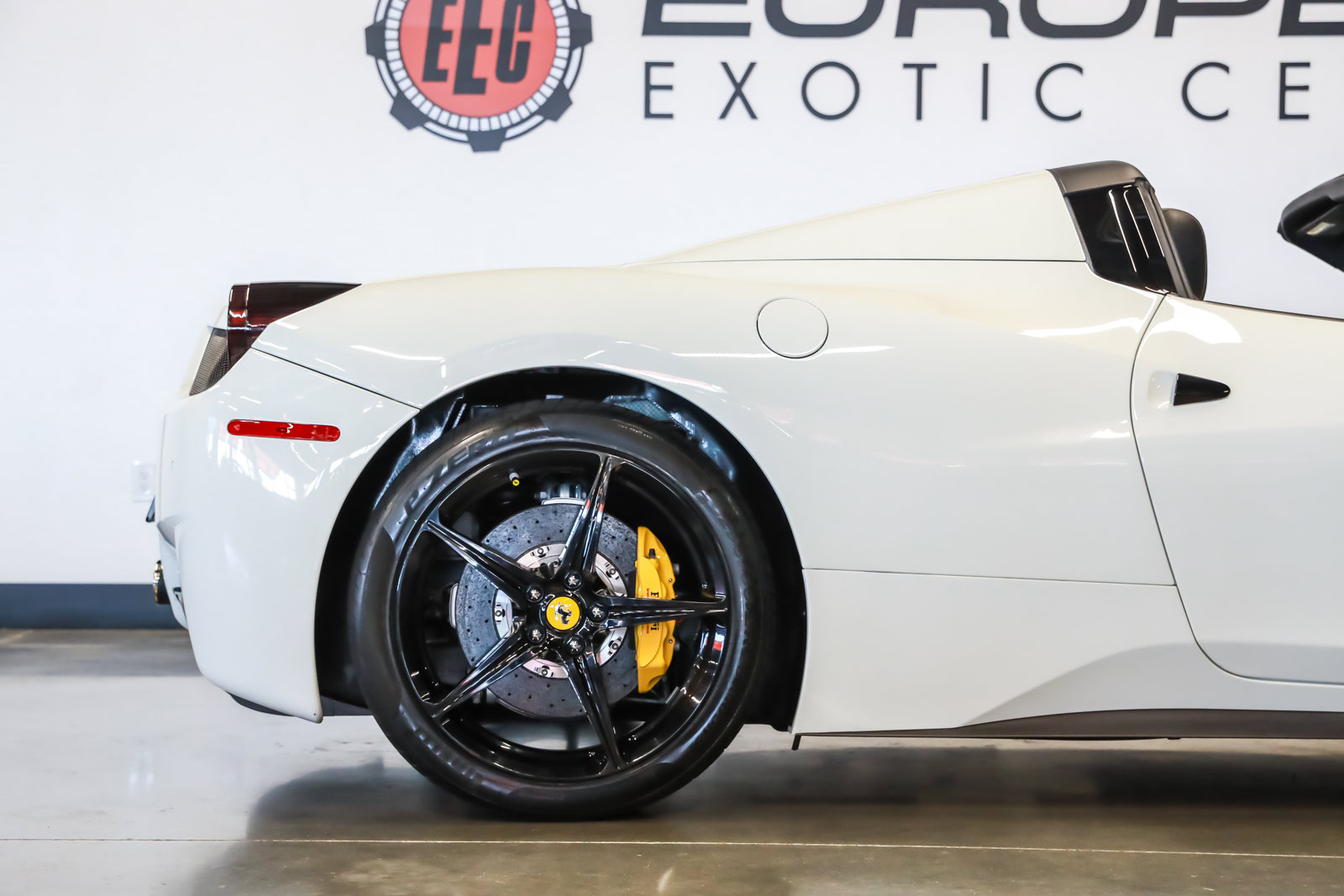 Used 2013 Ferrari 458 Spider RWD image 14