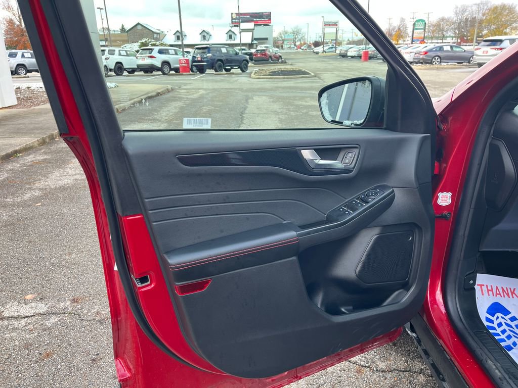 Used 2025 Ford Escape ST-Line image 12