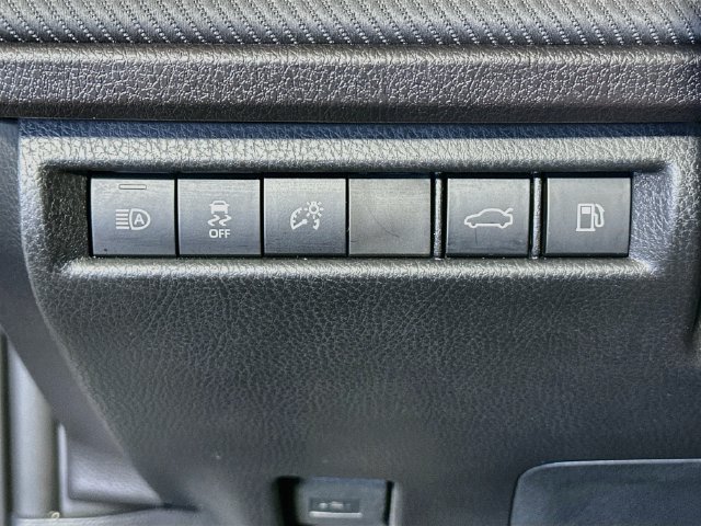 Used 2025 Toyota Camry SE FWD image 11