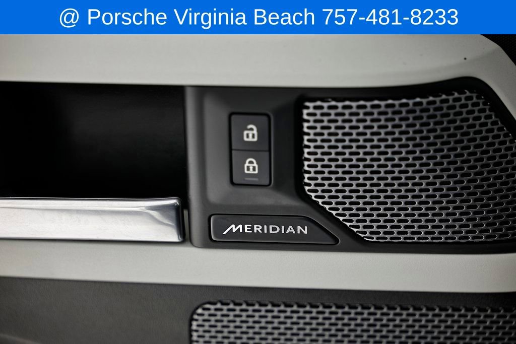 Used 2023 Land Rover Defender 90 S image 17