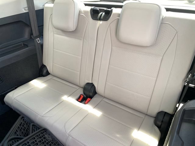 Used 2020 Volkswagen Tiguan SE w/ 3rd Row Seat Package AWD/4WD image 12