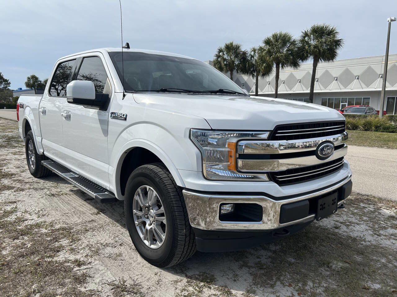 Used 2020 Ford F150 Lariat w/ Equipment Group 501A Mid image 4