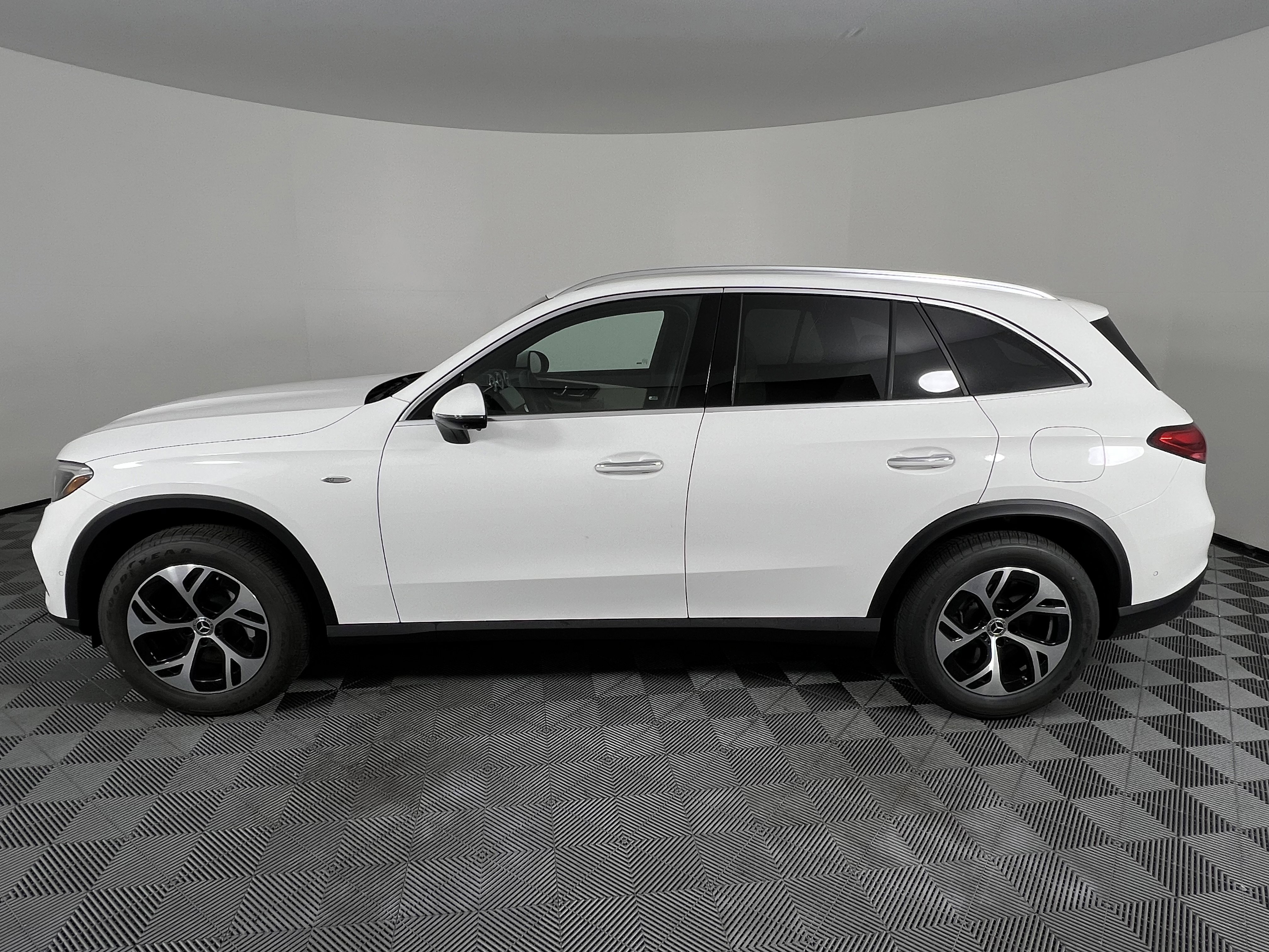 New 2025 Mercedes-Benz GLC 350e 4MATIC image 9