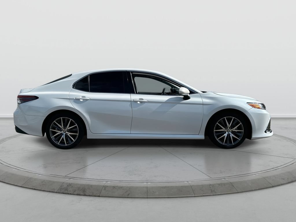 Used 2022 Toyota Camry XLE FWD image 9