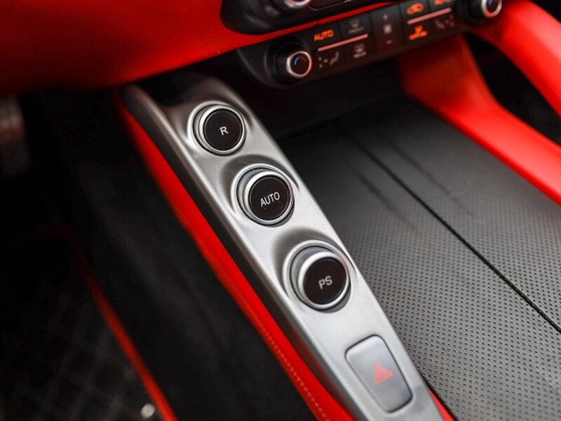 Used 2017 Ferrari GTC4Lusso AWD/4WD image 16