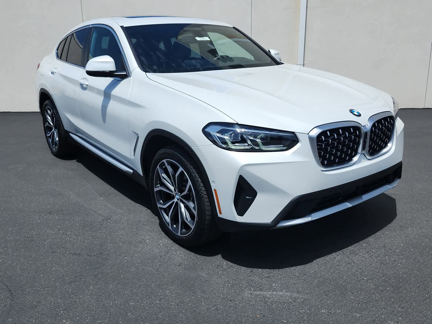 Used 2025 BMW X4 xDrive30i w/ Premium Package AWD/4WD image 2