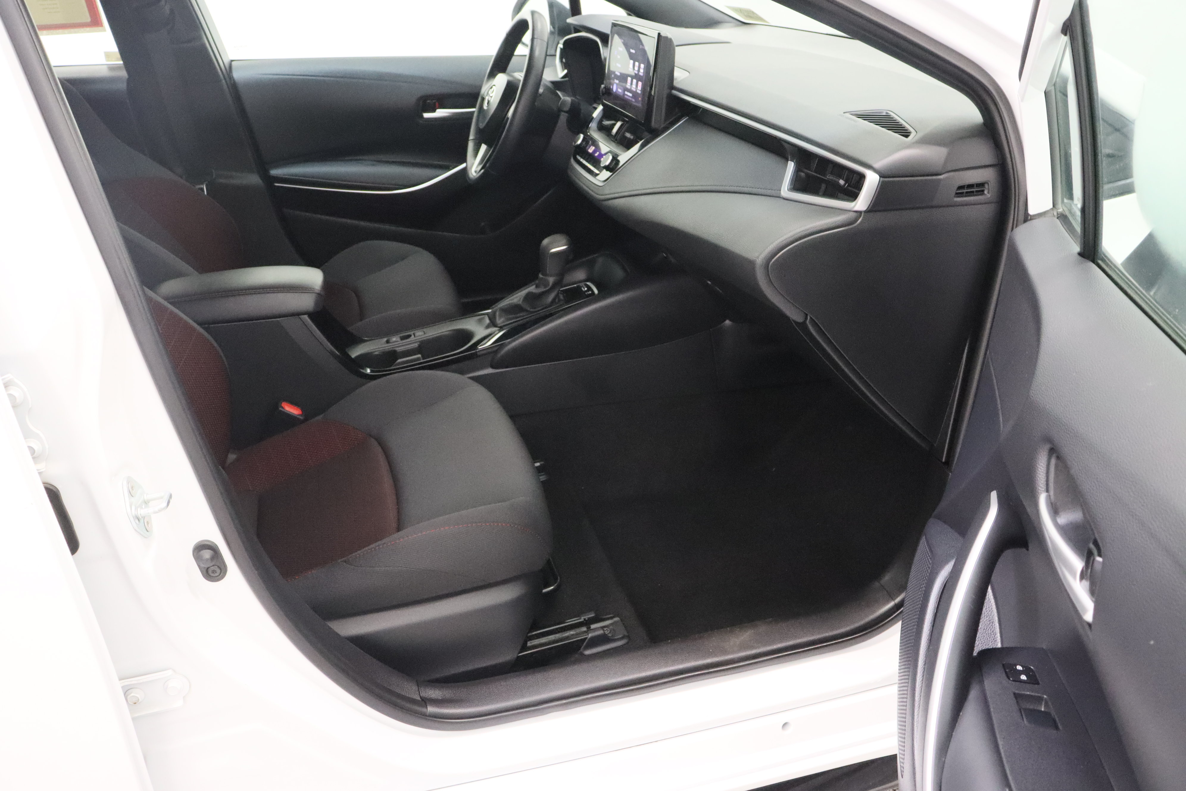 Certified 2024 Toyota Corolla SE FWD image 34