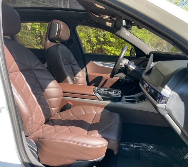 Used 2023 BMW 740i w/ Parking Assistance Package RWD image 20