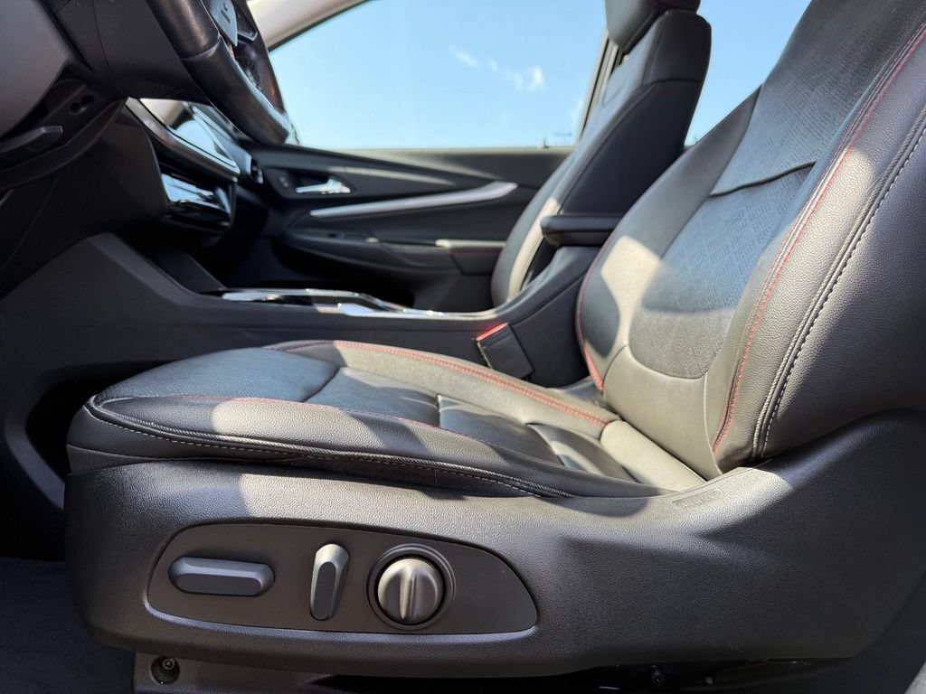 Used 2023 Chevrolet Bolt EUV LT w/ Convenience Package FWD image 9