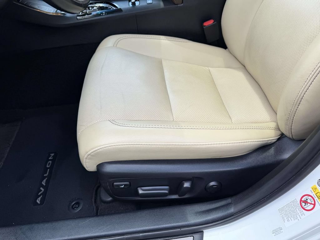 Used 2017 Toyota Avalon Limited w/ Carpet Mat Package FWD image 17