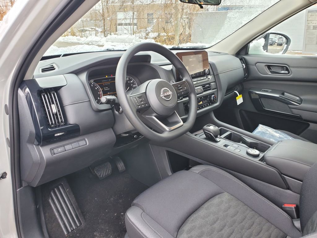 New 2025 Nissan Pathfinder S image 18