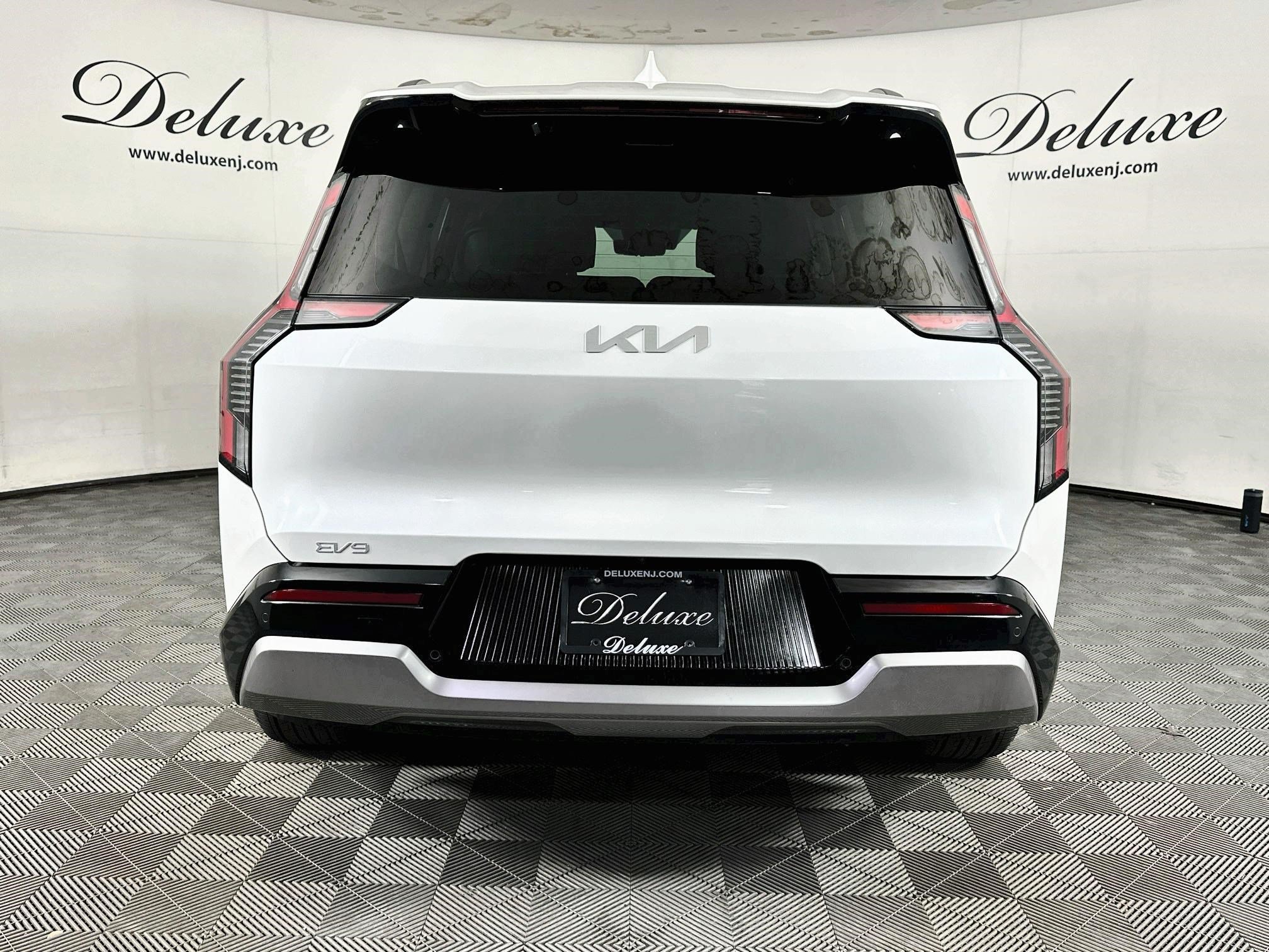 Used 2024 Kia EV9 Land AWD/4WD image 5