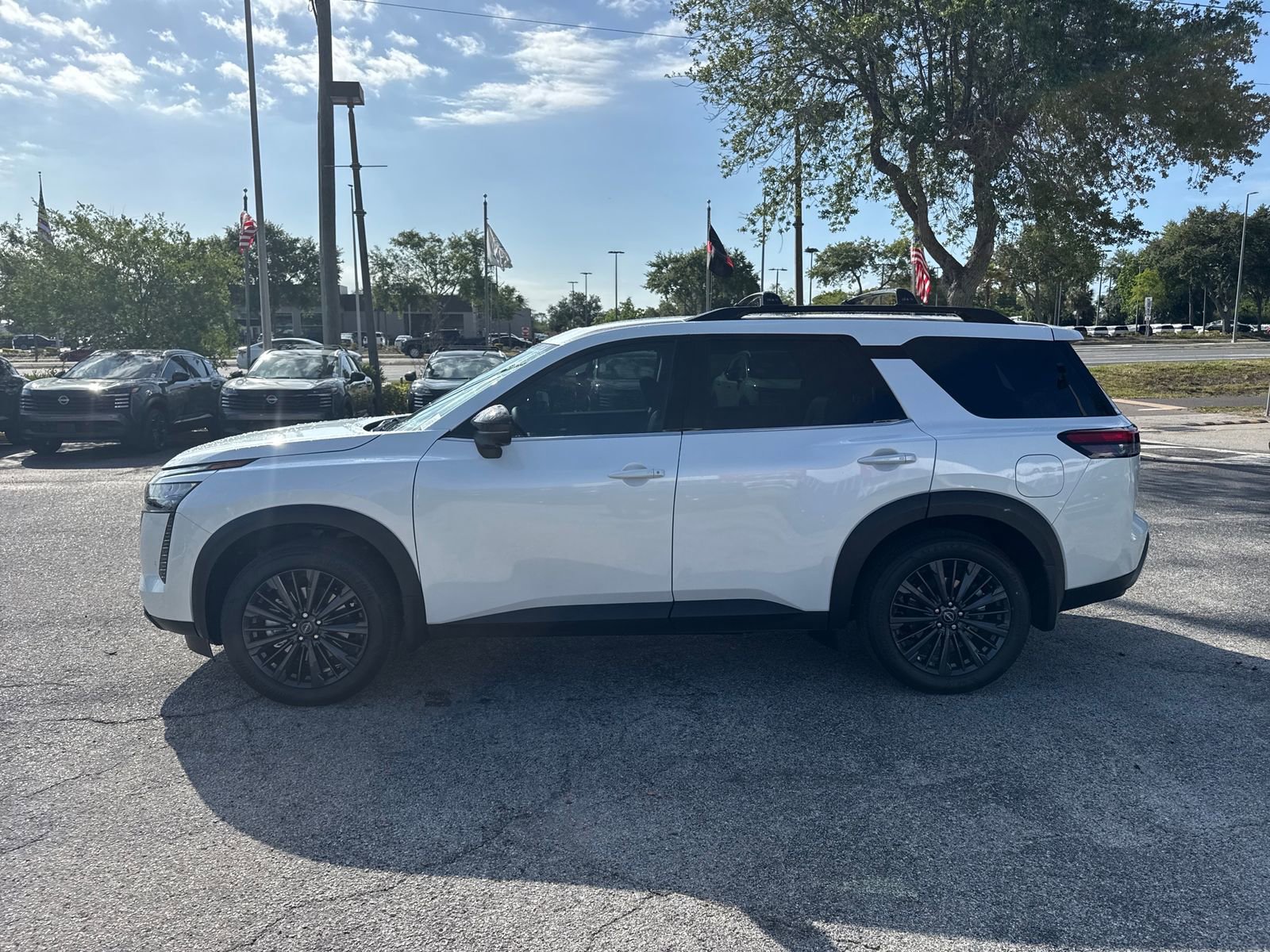 New 2026 Nissan Pathfinder SL FWD image 10