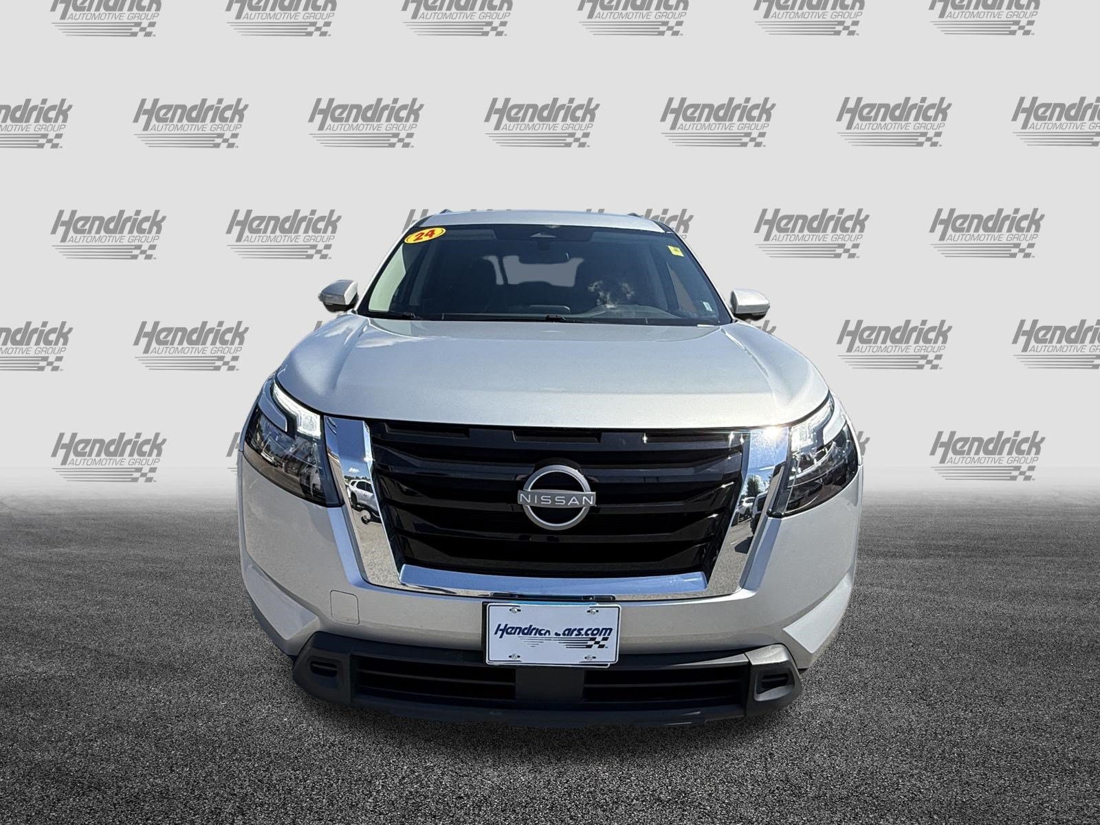 Used 2024 Nissan Pathfinder SV AWD/4WD image 3