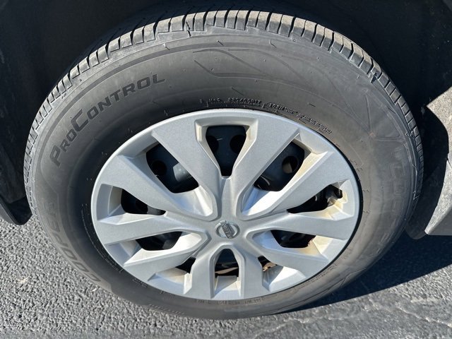 Used 2018 Nissan Rogue S image 27