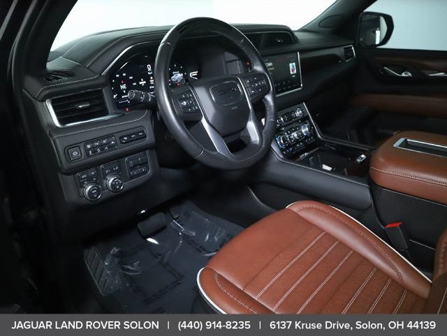 Used 2023 GMC Yukon XL Denali Ultimate AWD/4WD image 16