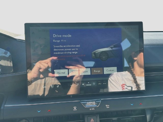 New 2026 Lexus ES 350e w/ Convenience Package FWD image 29