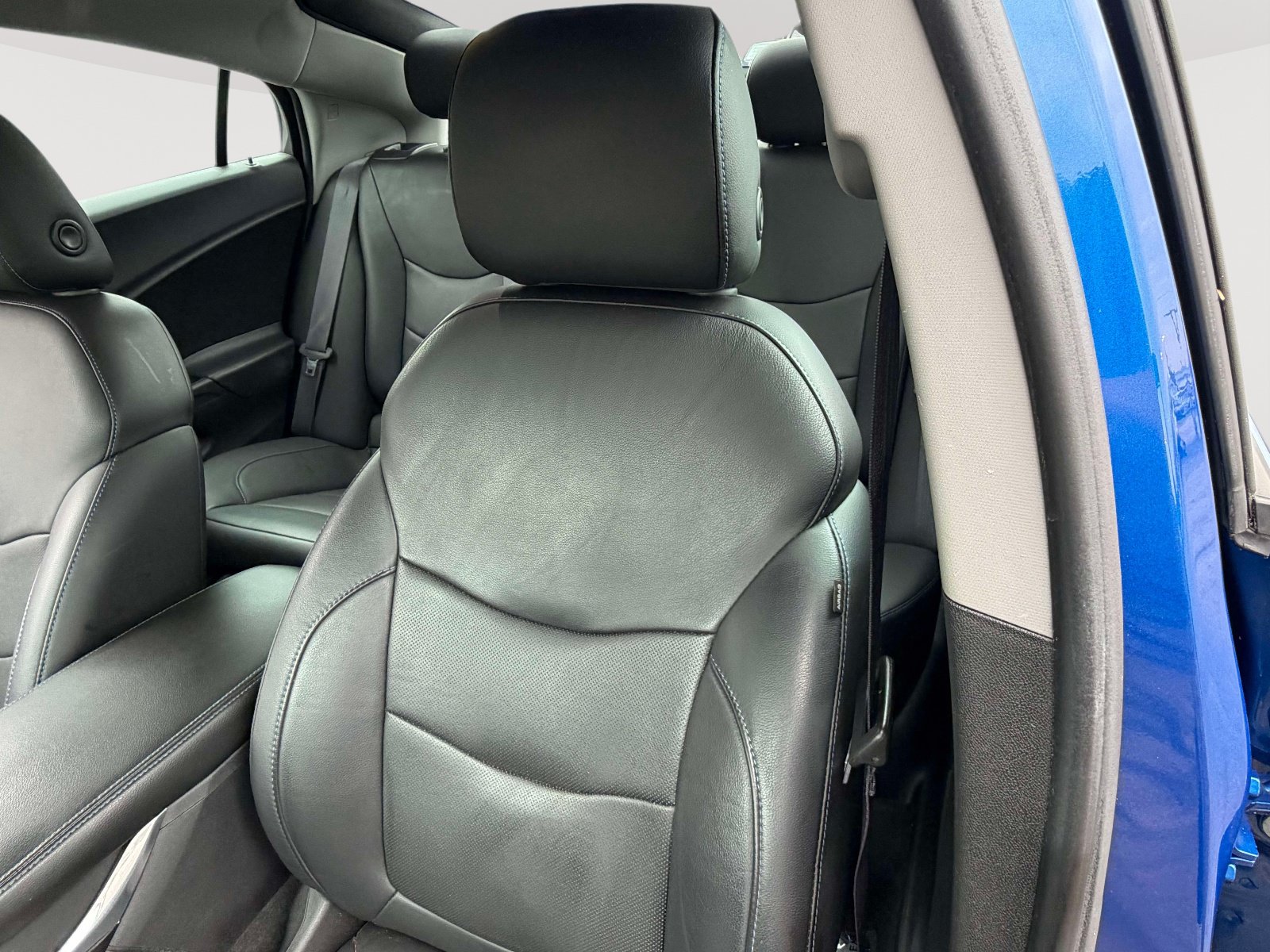 Used 2016 Chevrolet Volt Premier w/ Driver Confidence Package FWD image 22