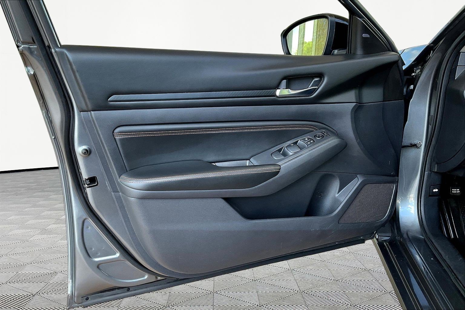 Used 2019 Nissan Altima 2.5 SR w/ SR Premium Package FWD image 19