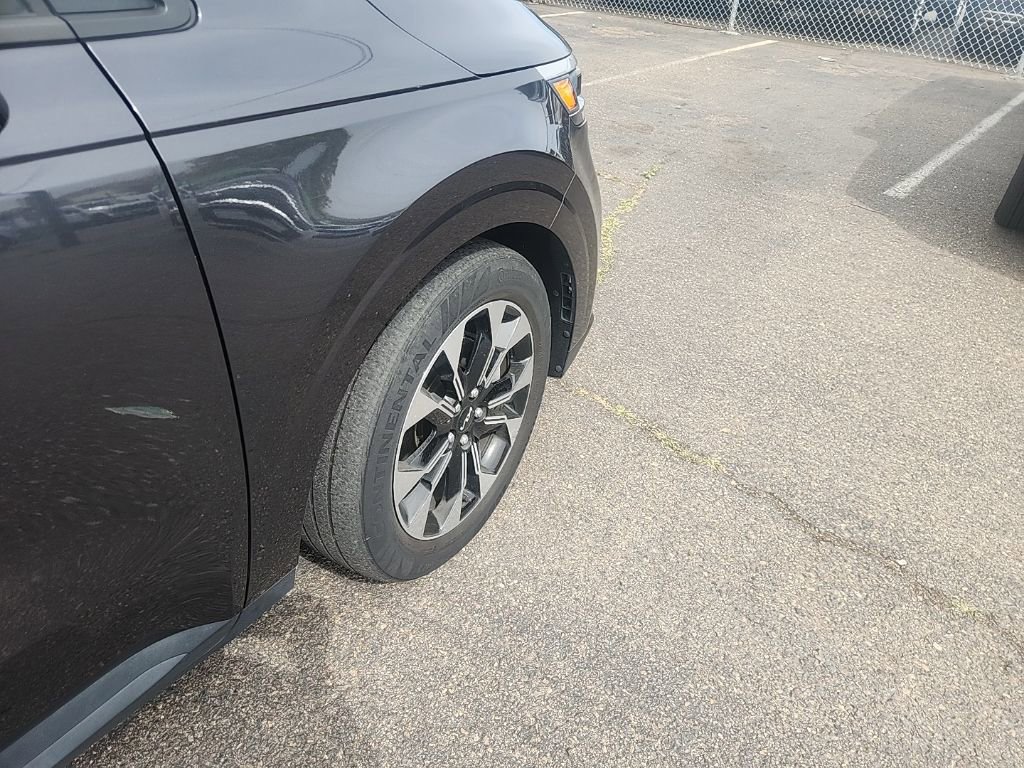 Used 2023 Kia Carnival EX image 15