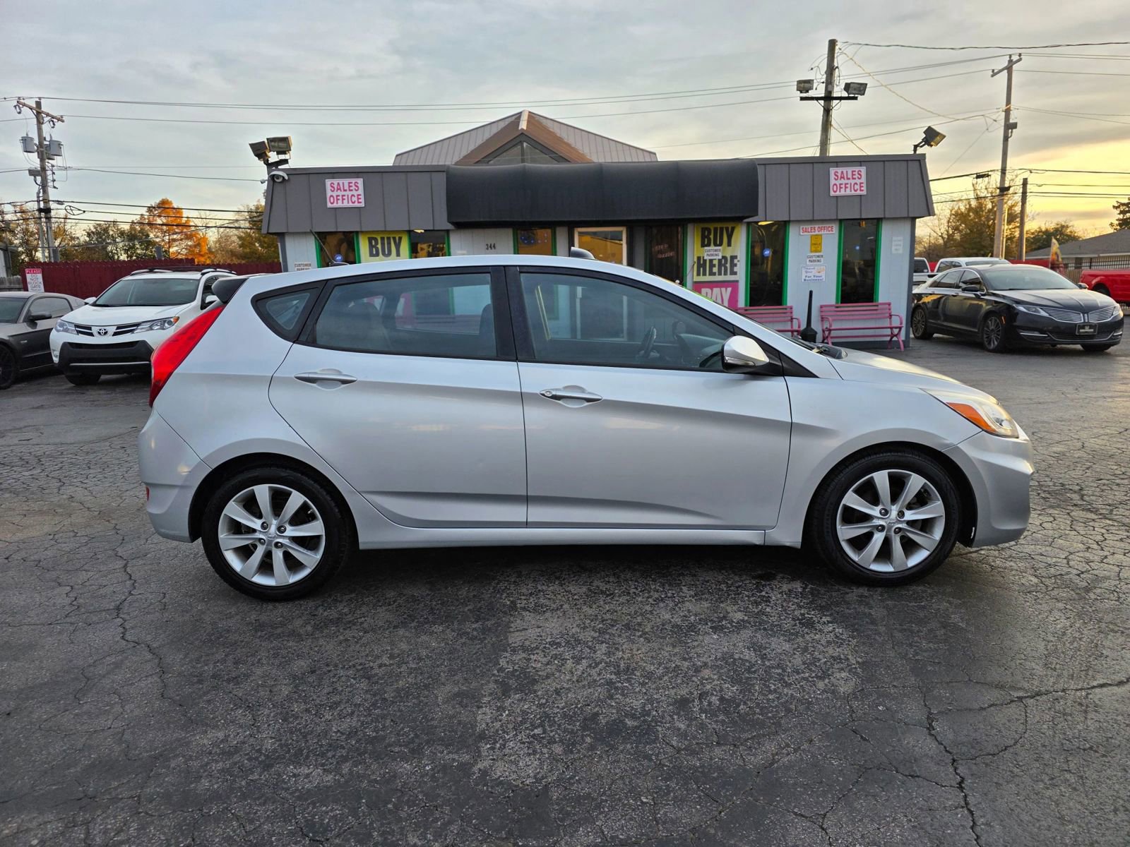 Used 2014 Hyundai Accent SE w/ Option Group 3 FWD image 22