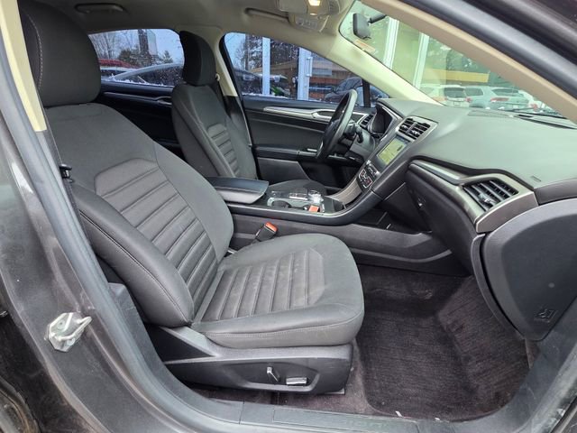 Used 2017 Ford Fusion SE w/ Fusion SE Technology Package FWD image 12
