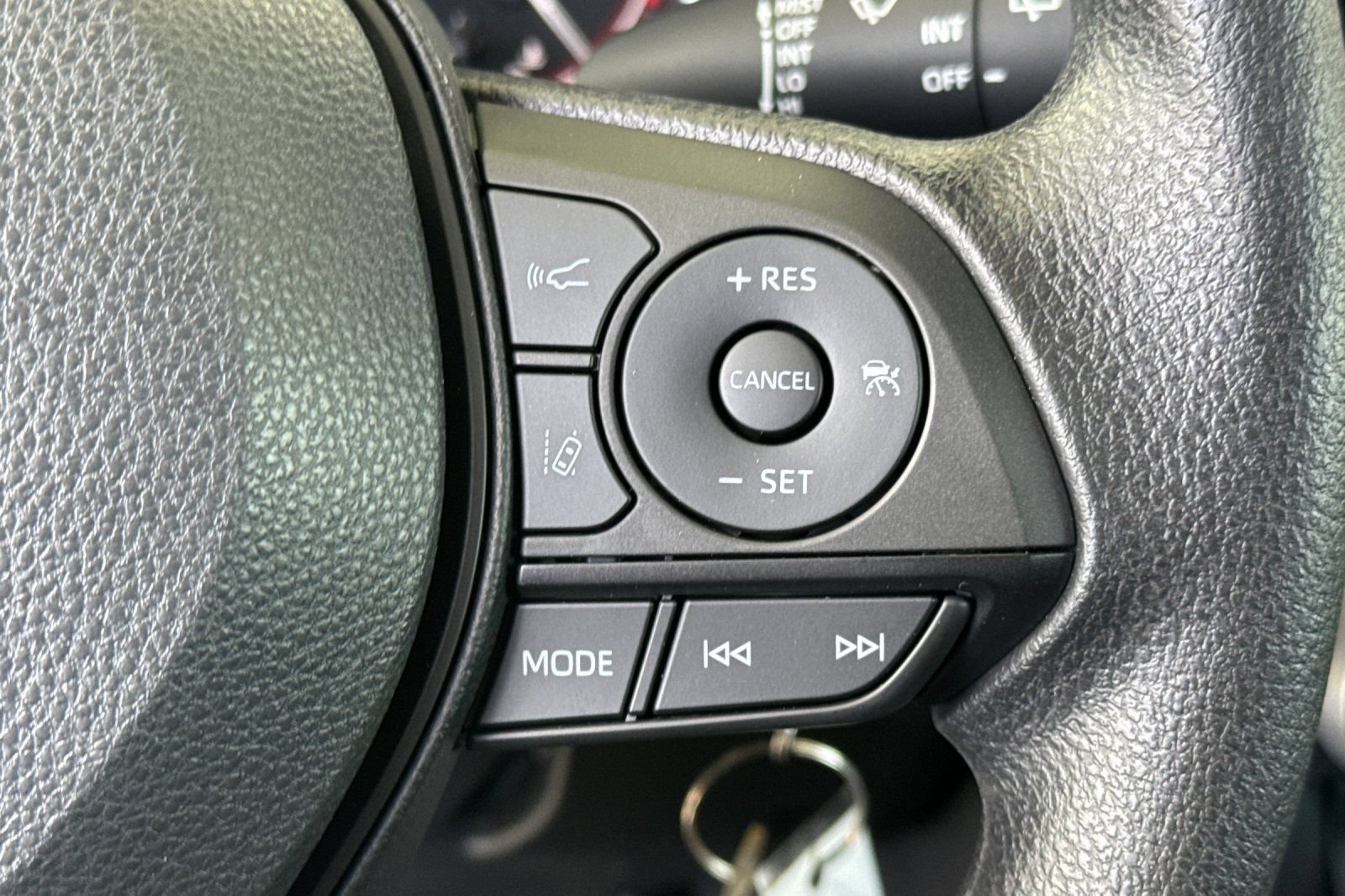 Certified 2025 Toyota RAV4 LE FWD image 31