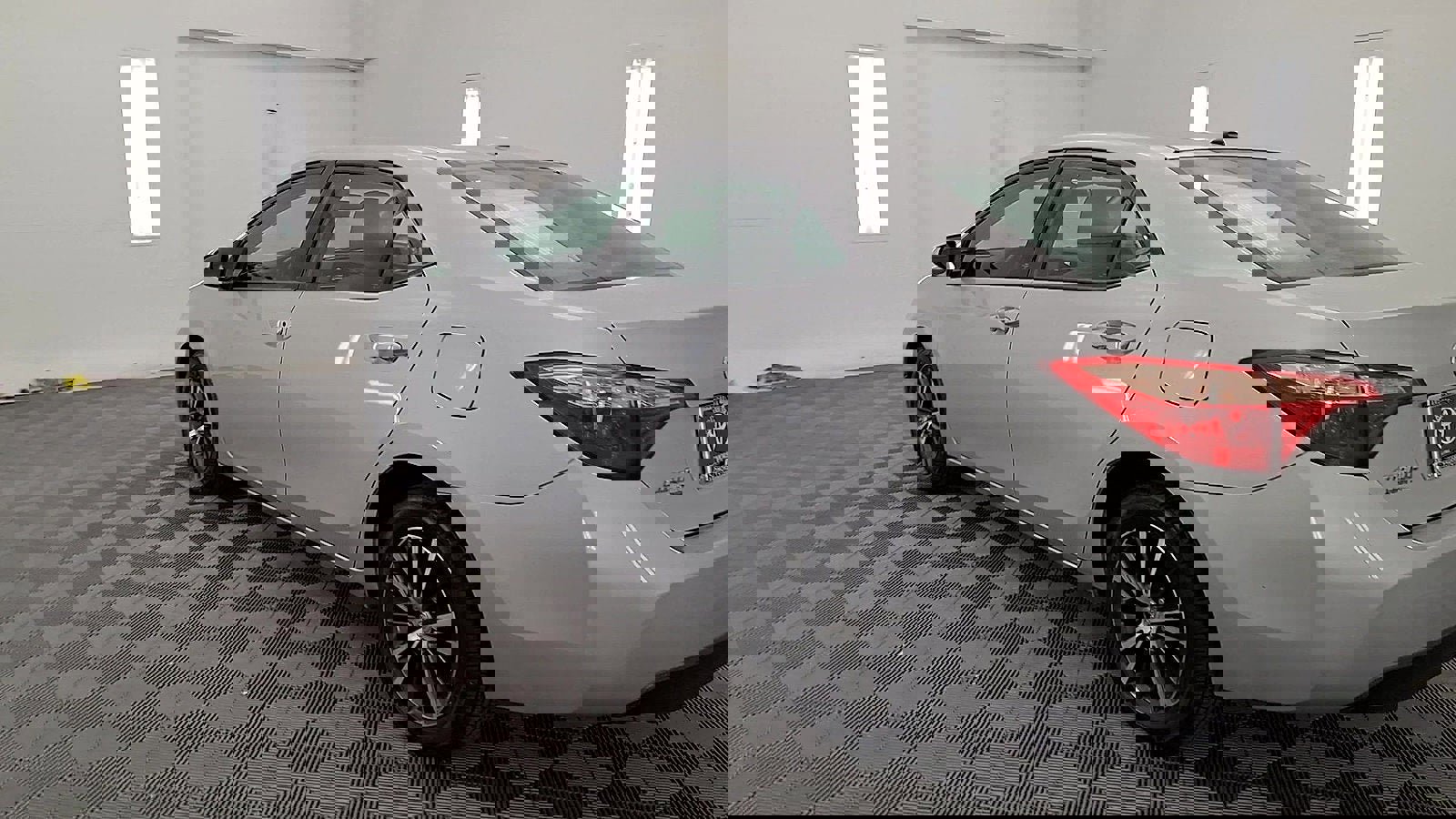 Used 2017 Toyota Corolla LE image 2