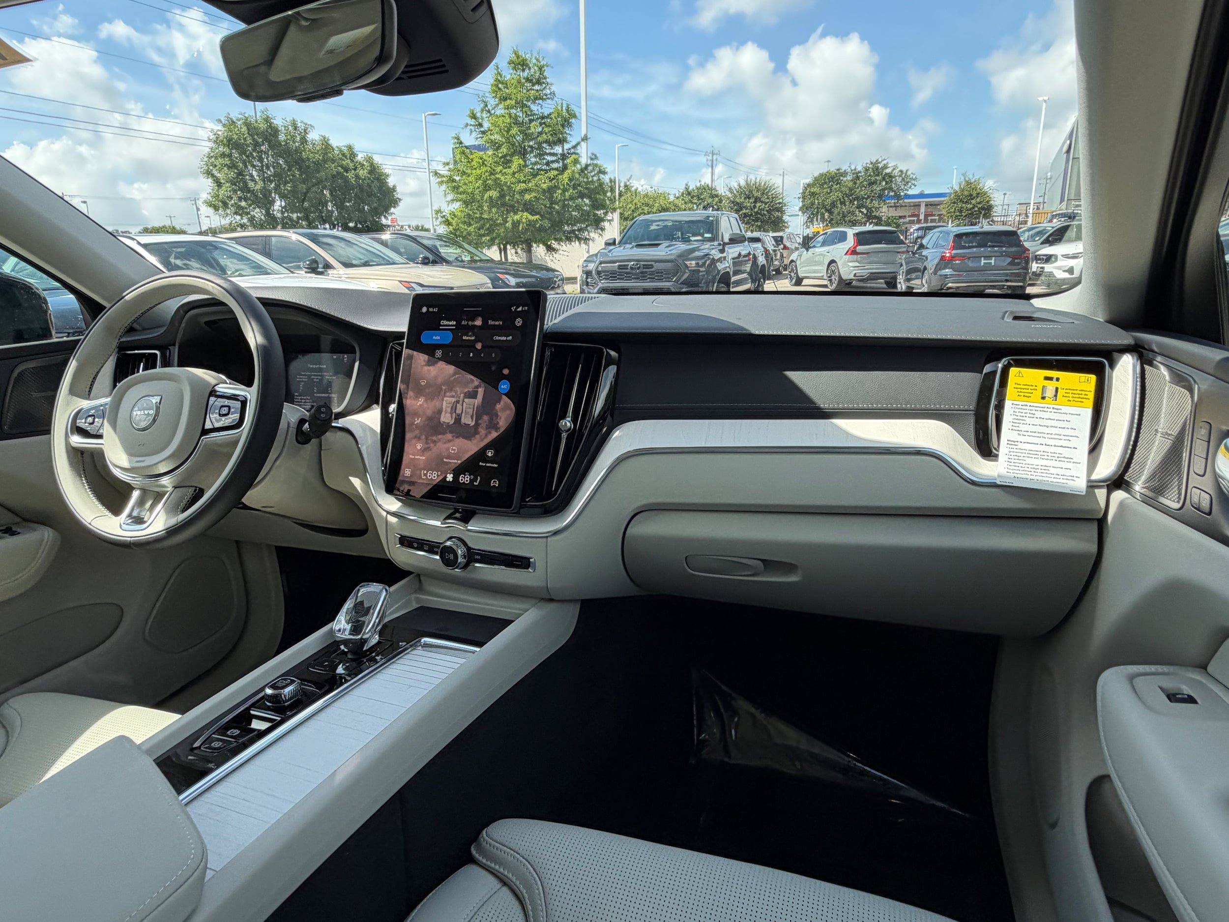 New 2026 Volvo XC60 T8 Ultra w/ Protection Package Premier AWD/4WD image 10